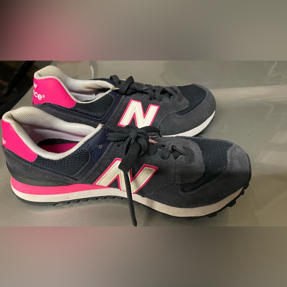 Excellent condition Navy and Hot Pink New Balance 500
